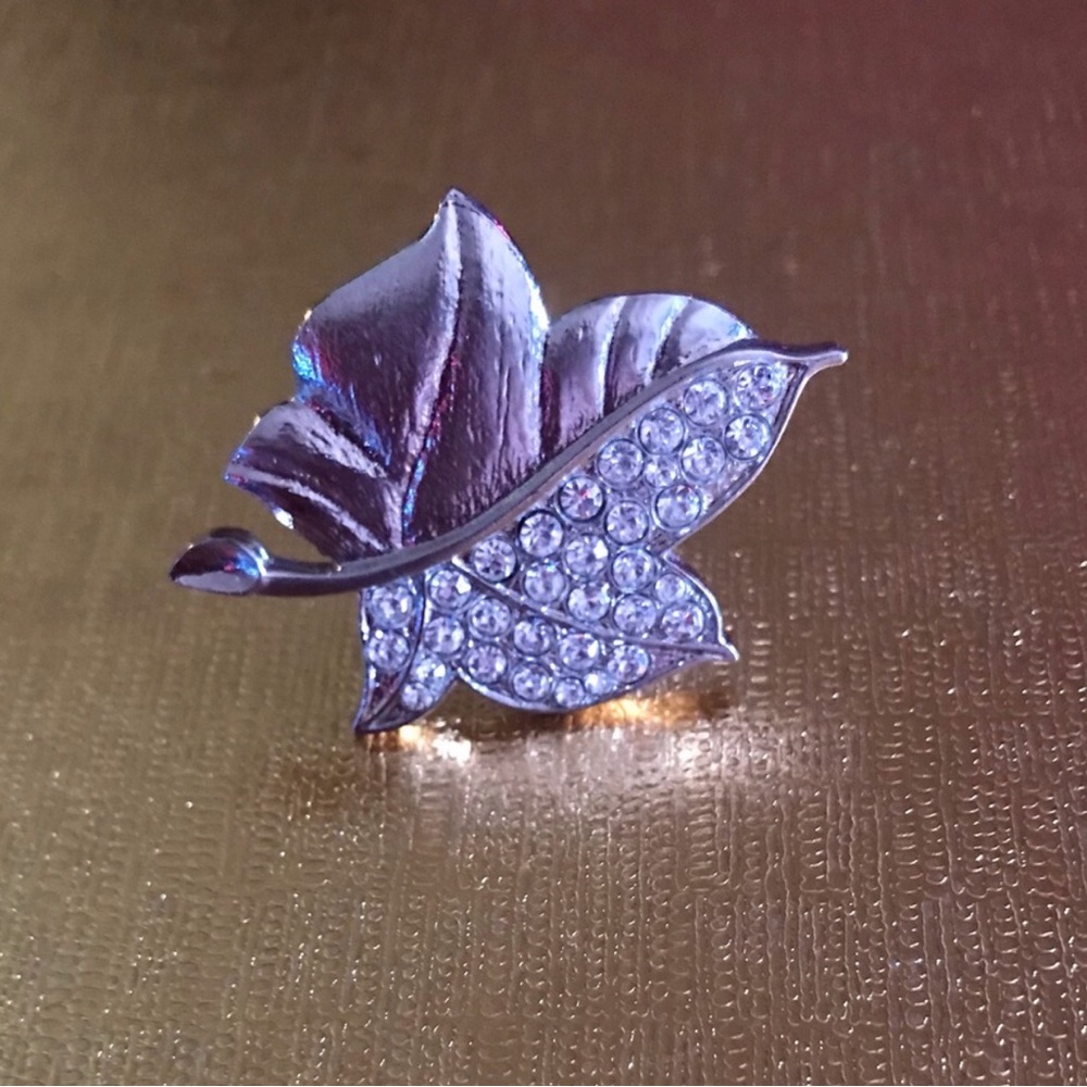 European Silver-Tone Crystal Leaf Ring
